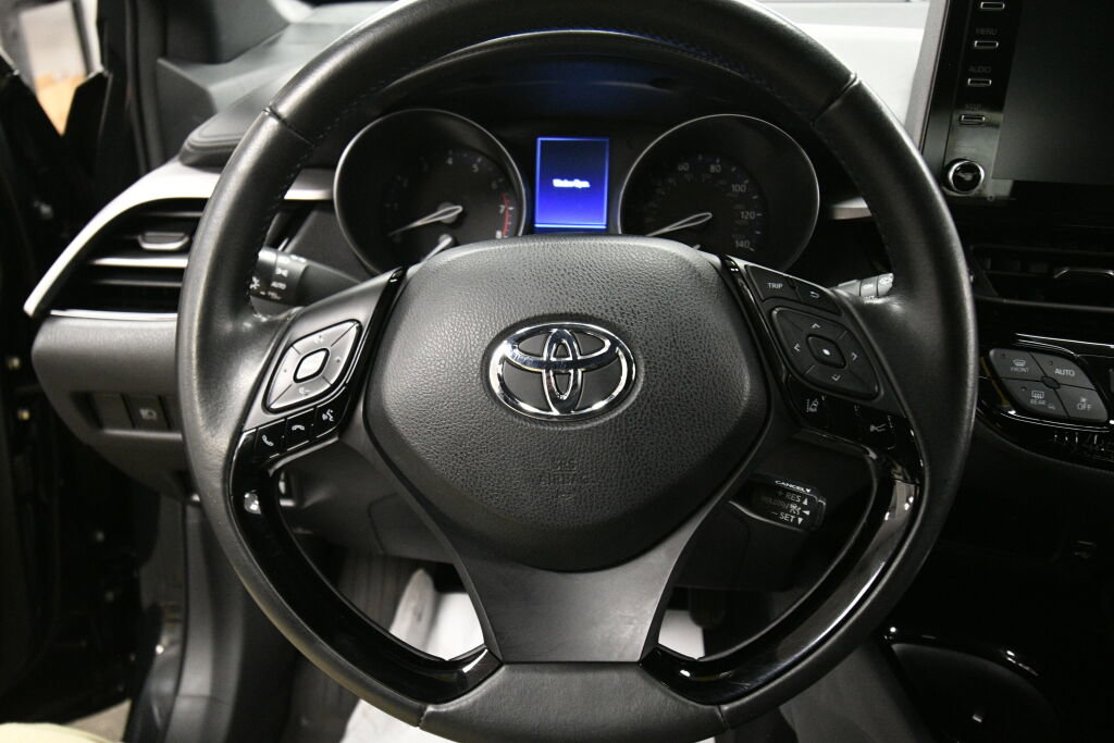 Used 2022 Toyota C-HR Nightshade image 13