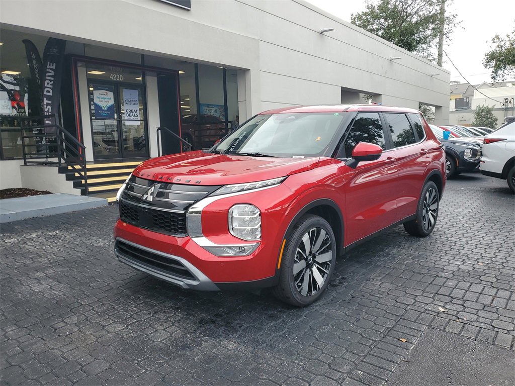New 2025 Mitsubishi Outlander SE image 3
