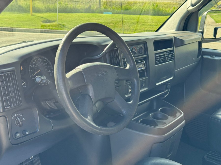 Used 2005 Chevrolet Express 3500 Passenger w/ LS Preferred Equipment Group RWD image 17