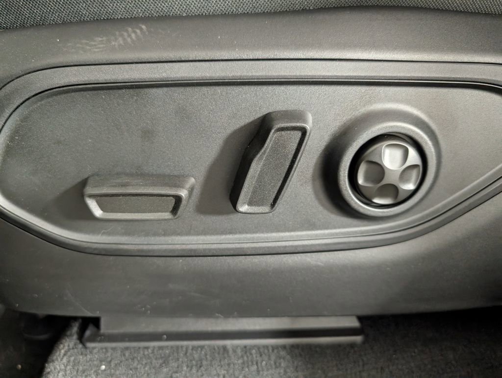 New 2025 Jeep Grand Cherokee Laredo image 17