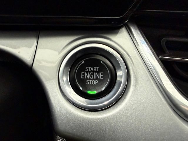 Used 2025 Chevrolet Trax LT FWD image 40