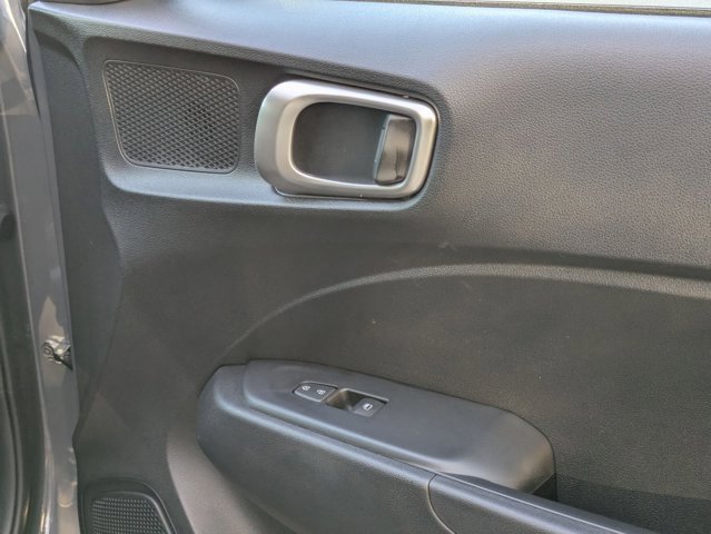 Used 2025 Hyundai Venue SEL image 28