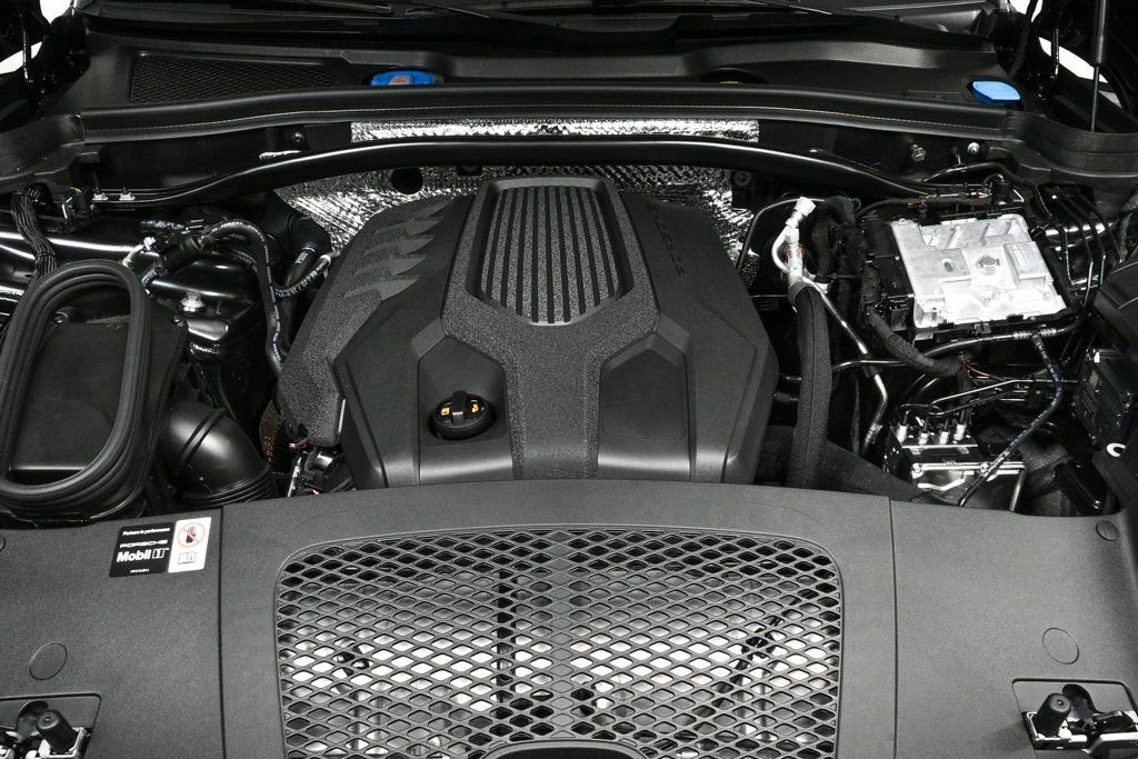 Certified 2026 Porsche Macan AWD/4WD image 35