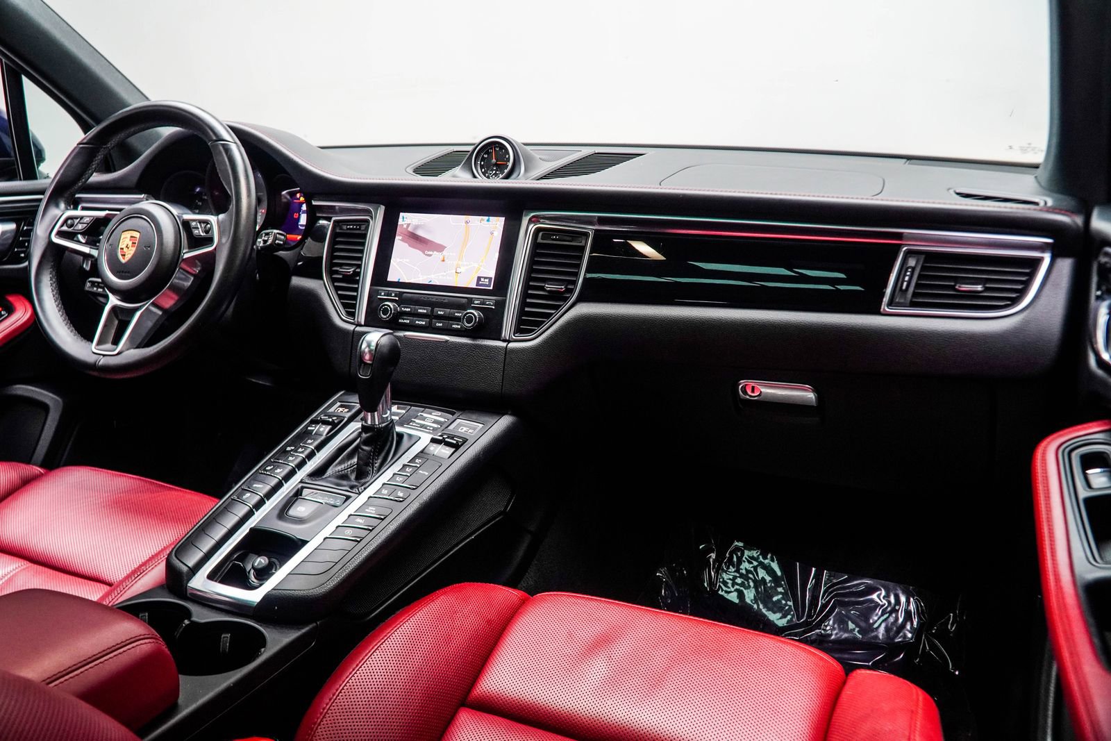 Used 2018 Porsche Macan S image 21