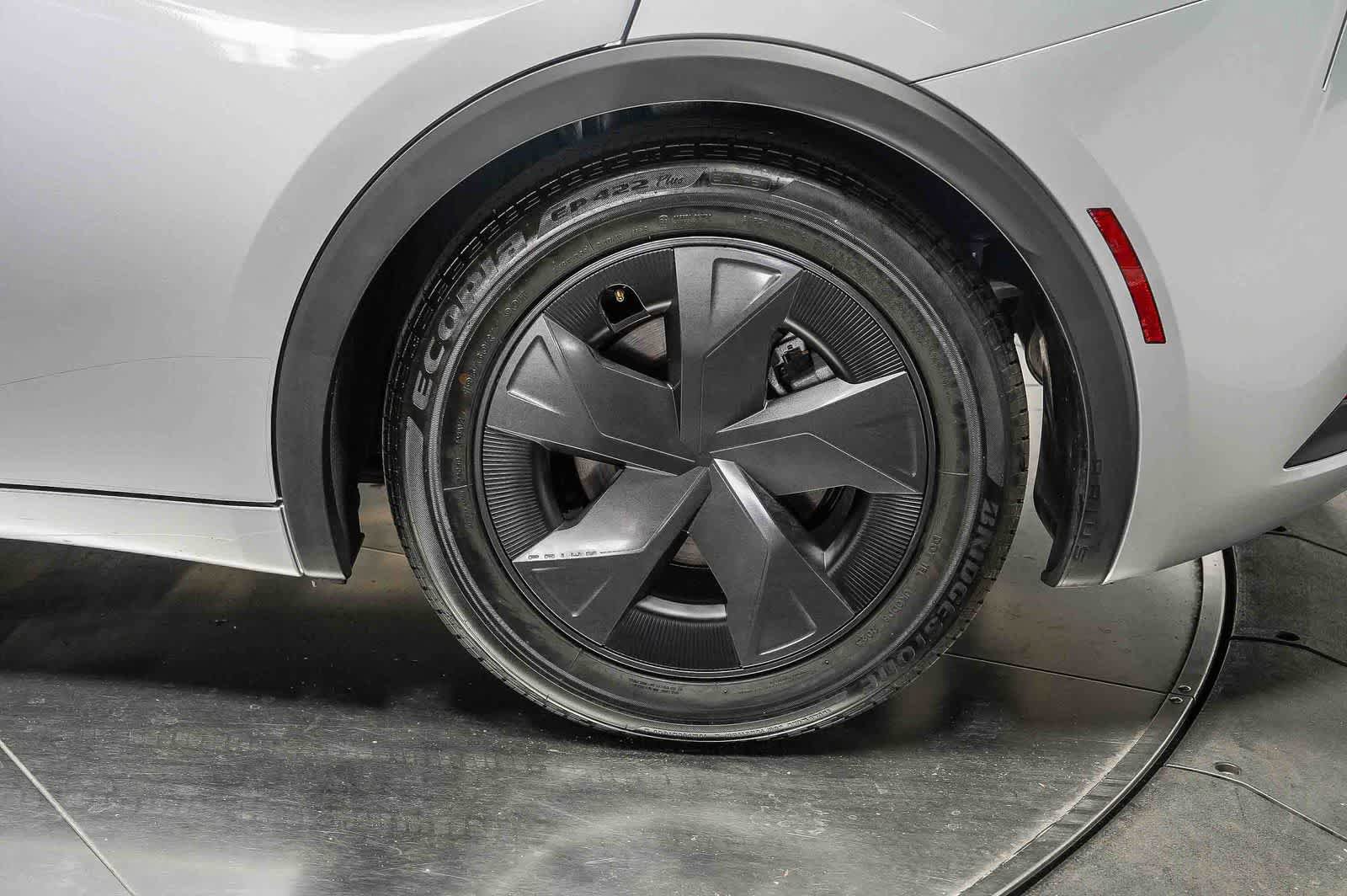 Used 2025 Toyota Prius LE FWD image 10