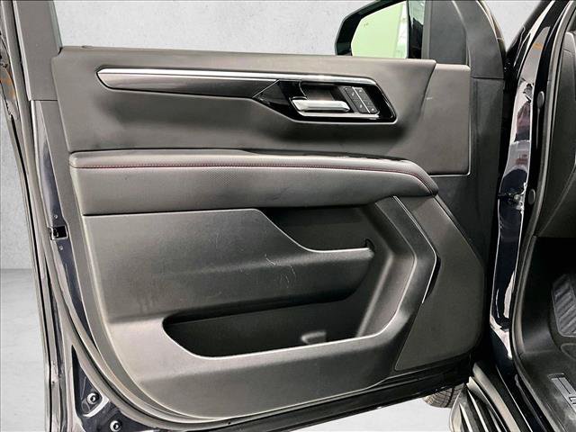 Used 2025 Chevrolet Suburban RST RWD image 18