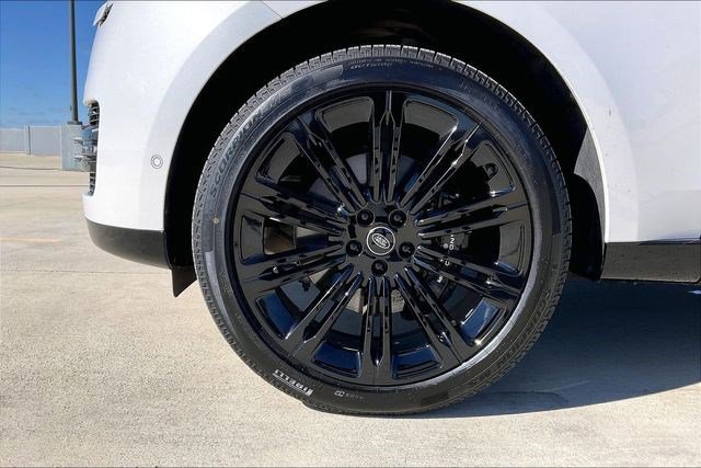 Used 2025 Land Rover Range Rover Long Wheelbase SE image 9