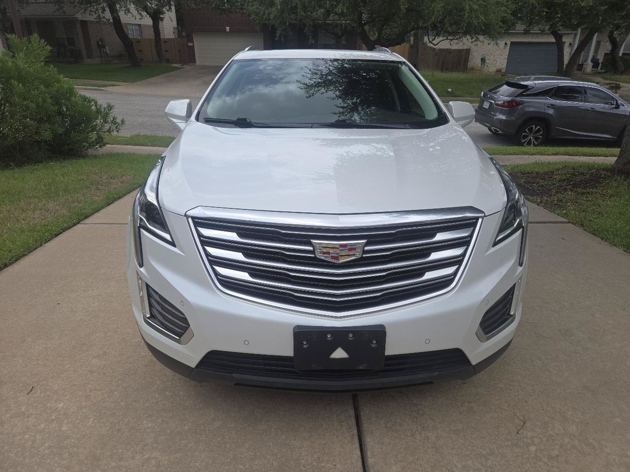 Used 2017 Cadillac XT5 Premium Luxury FWD image 2