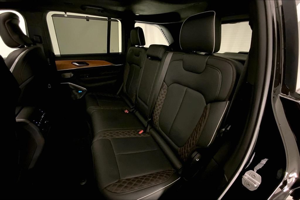 Used 2022 Jeep Grand Cherokee Summit AWD/4WD image 14