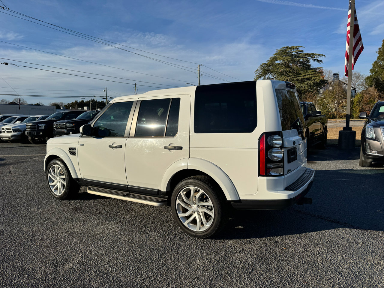 Used 2016 Land Rover LR4 HSE image 2