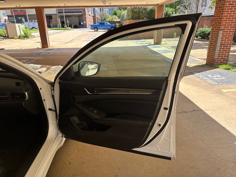 Used 2018 Honda Accord Sport image 12