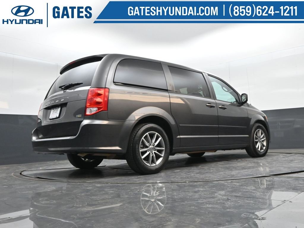 Used 2016 Dodge Grand Caravan SE image 27