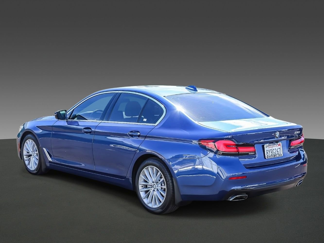 Used 2022 BMW 530i w/ Premium Package image 2