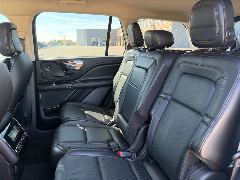 Used 2020 Lincoln Aviator Reserve w/ Class IV Trailer Tow Package AWD/4WD image 13