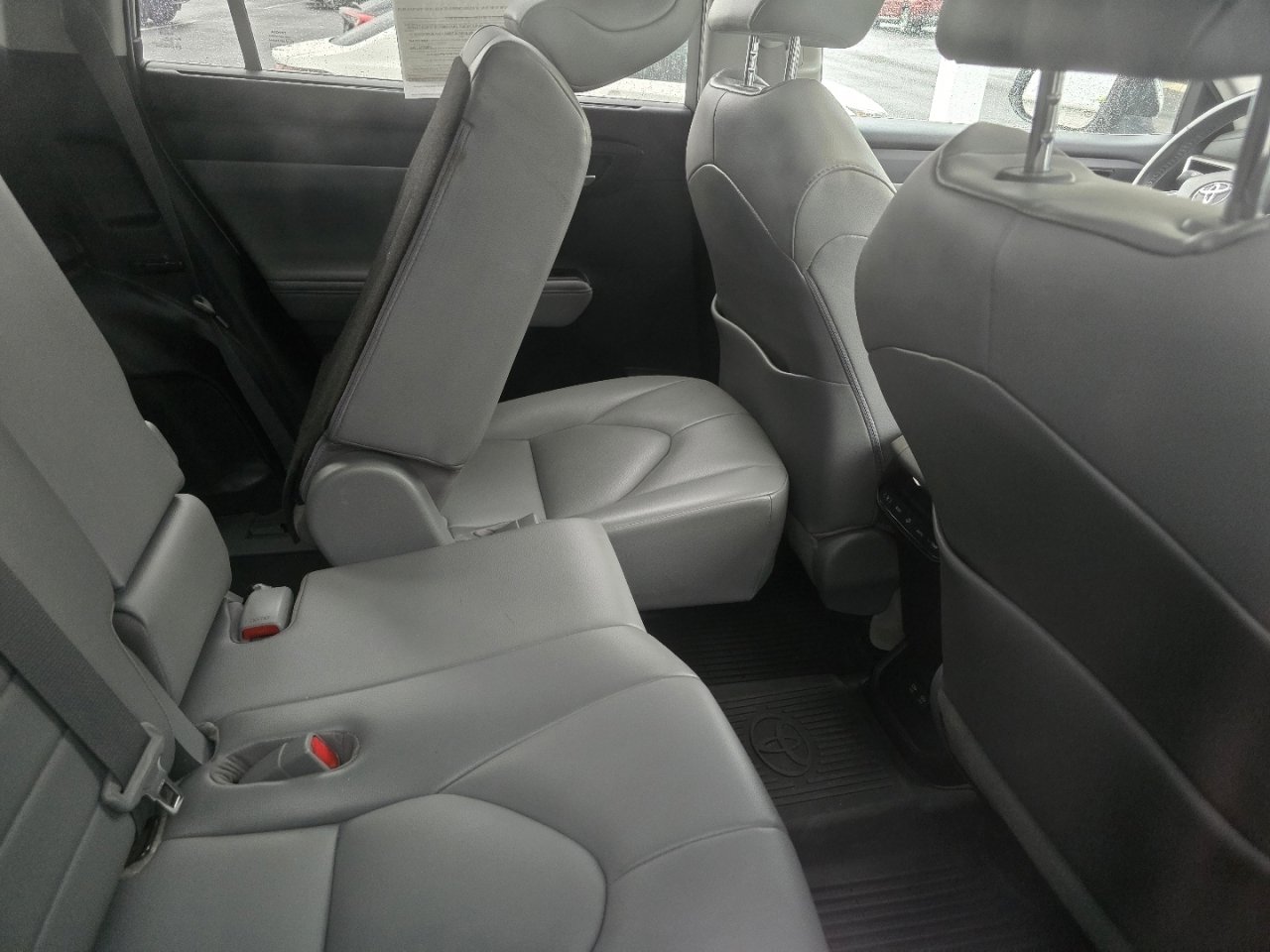 Certified 2021 Toyota Highlander XLE AWD/4WD image 9