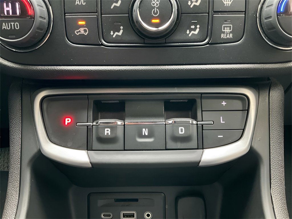 Used 2024 GMC Terrain SLT image 24