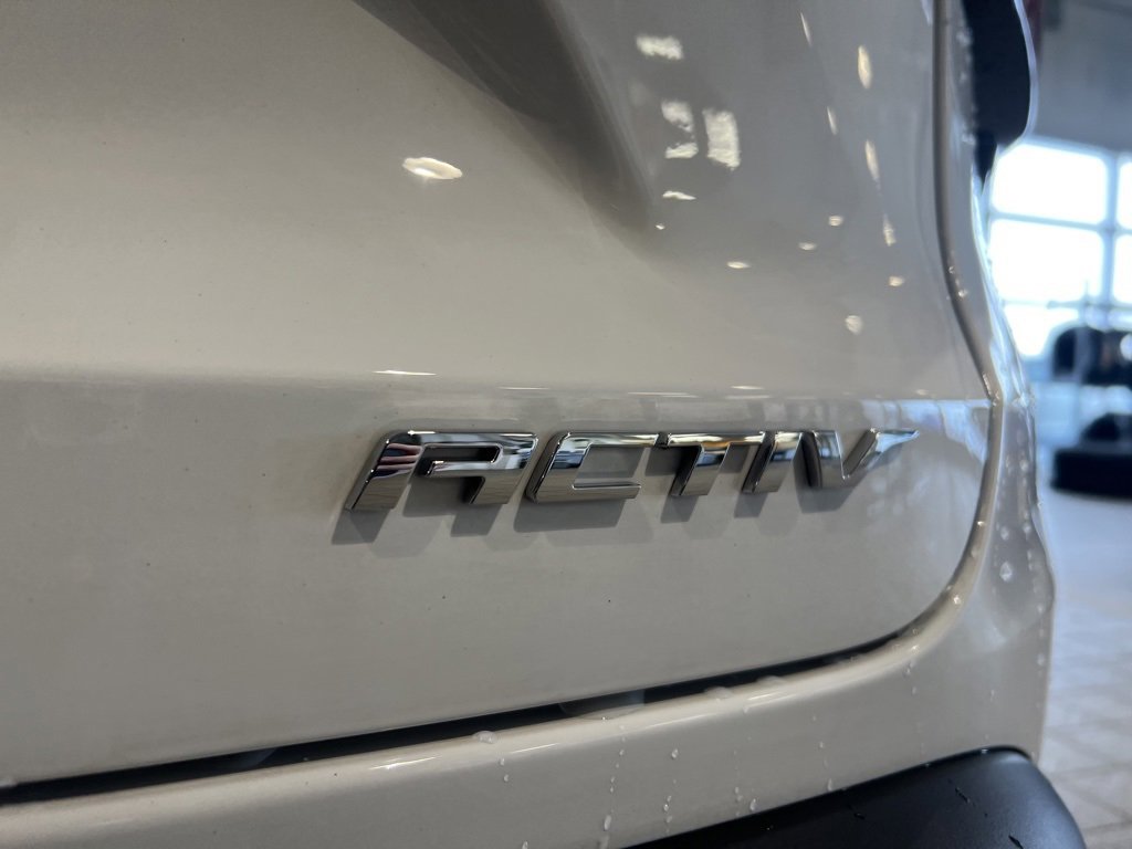 Used 2025 Chevrolet Trax ACTIV w/ Sunroof Package image 8