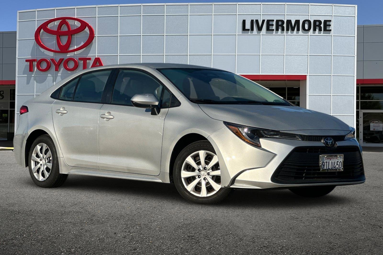 Used 2025 Toyota Corolla LE image 2