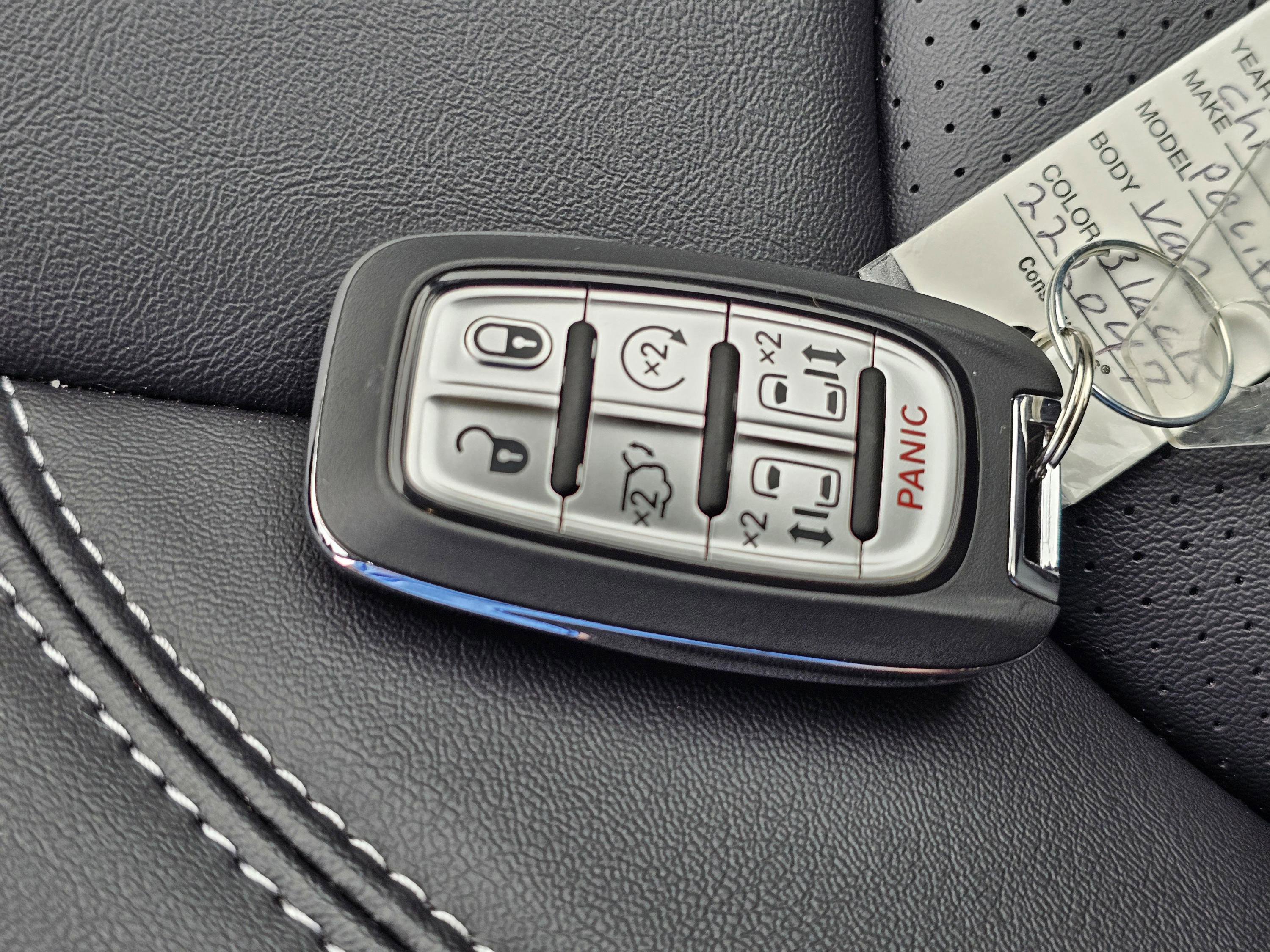 New 2026 Chrysler Pacifica Select w/ S Appearance Package image 30