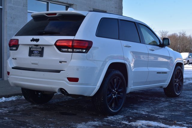 Used 2018 Jeep Grand Cherokee Altitude image 11