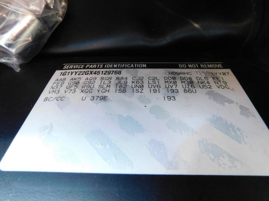 Used 2004 Chevrolet Corvette Coupe w/ Roof Package RWD image 16