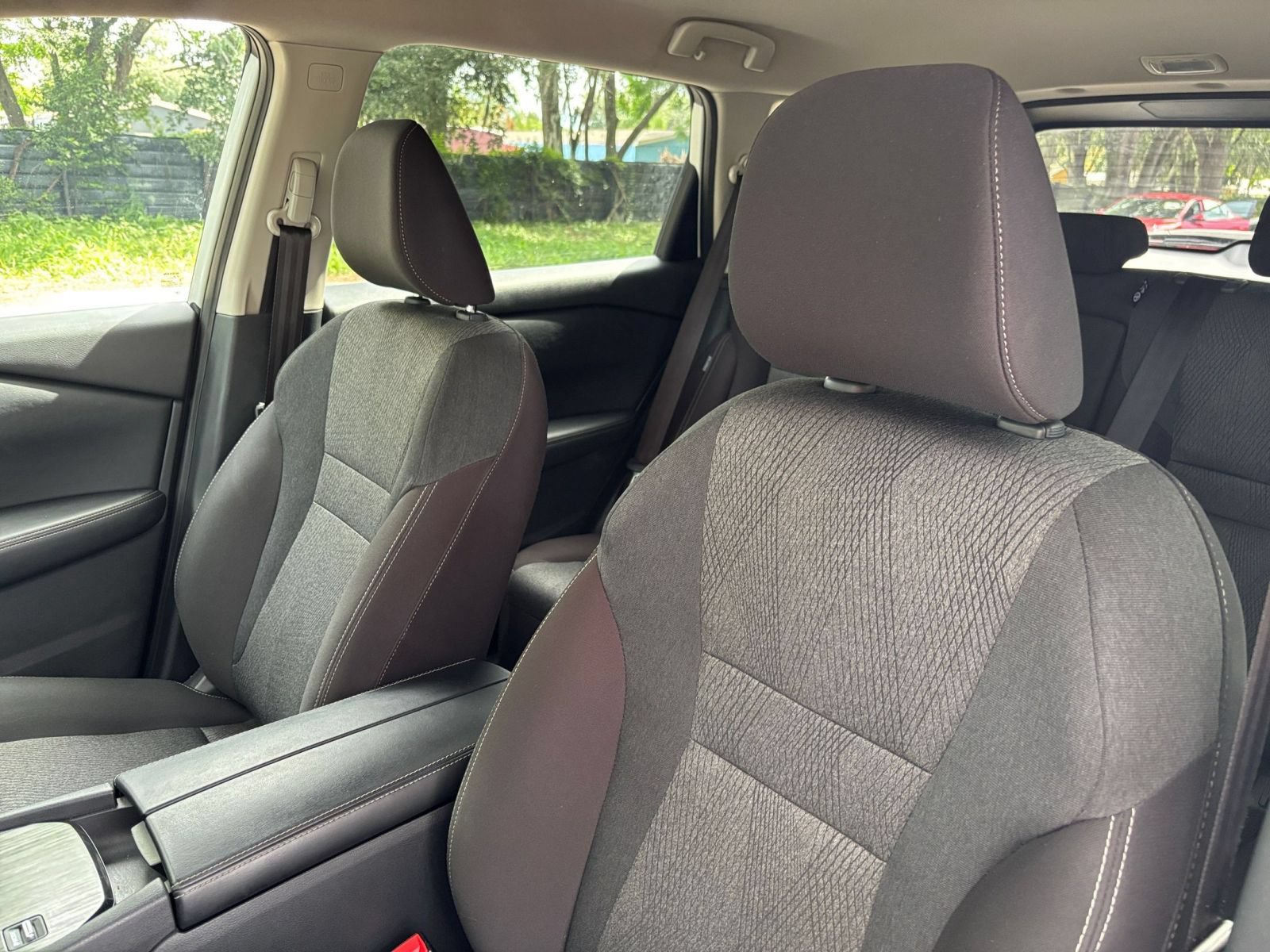 Used 2025 Nissan Rogue SV FWD image 36