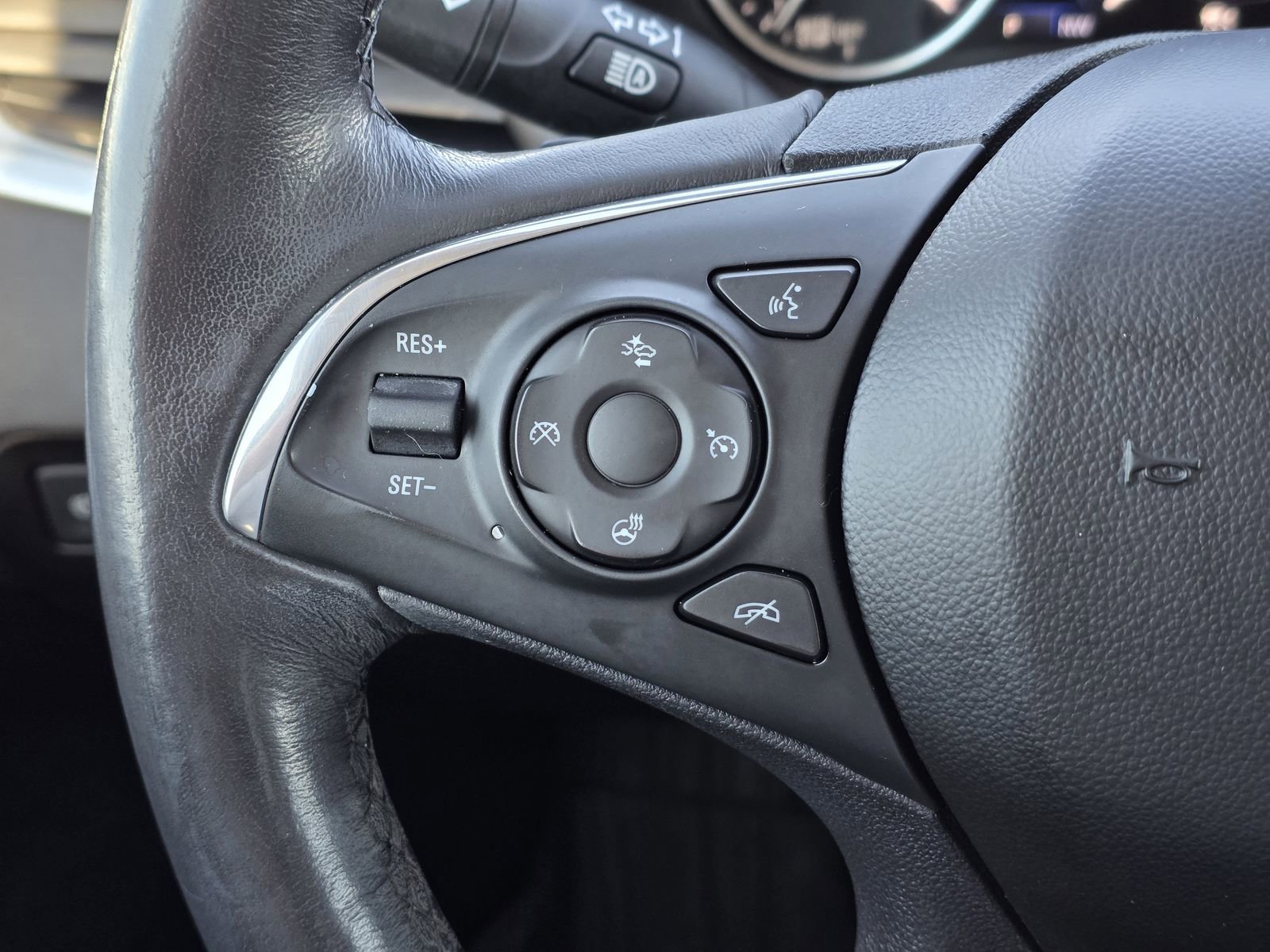 Used 2020 Buick Enclave Avenir w/ Avenir Technology Package image 33