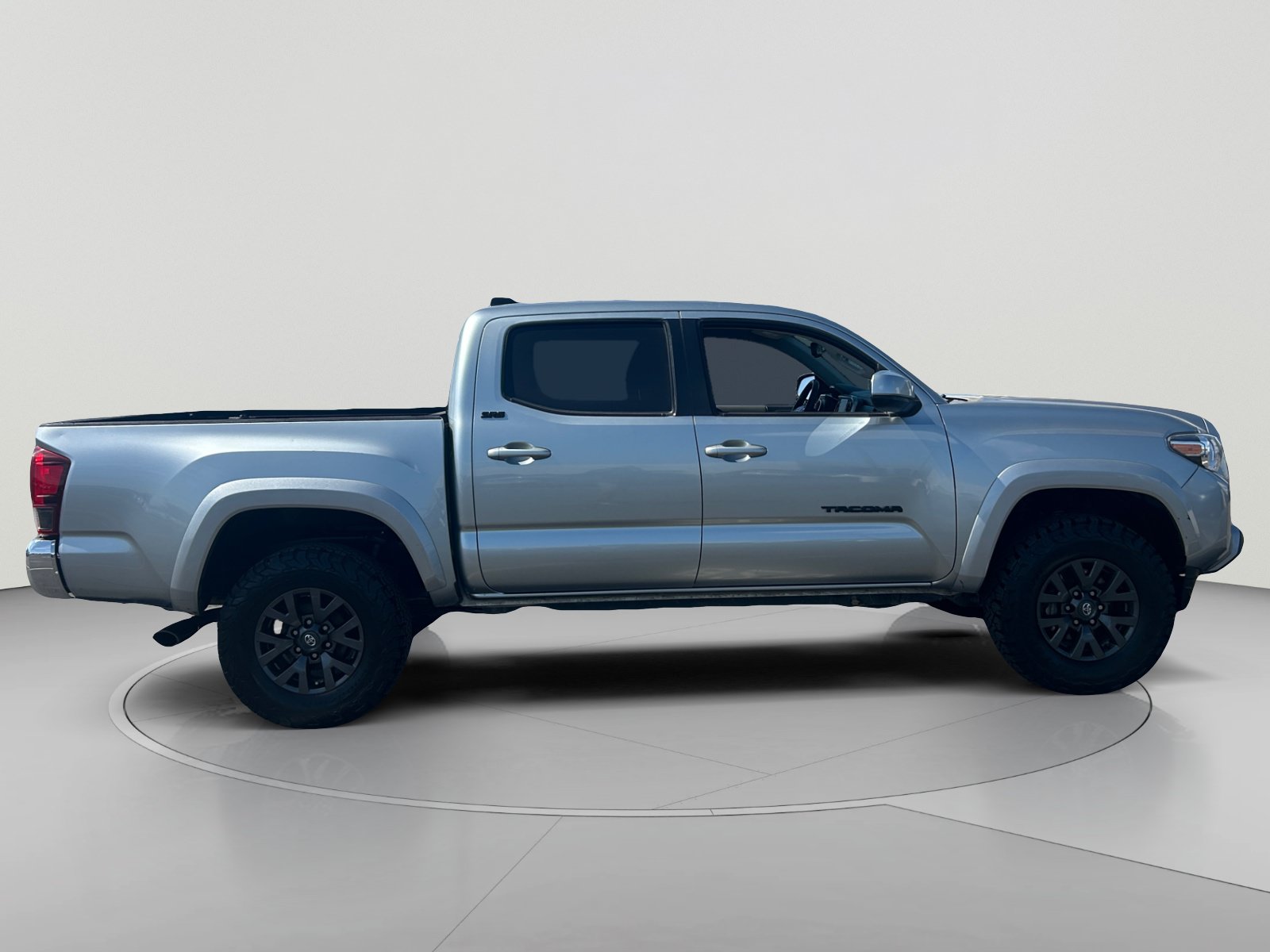 Used 2022 Toyota Tacoma SR5 RWD image 6