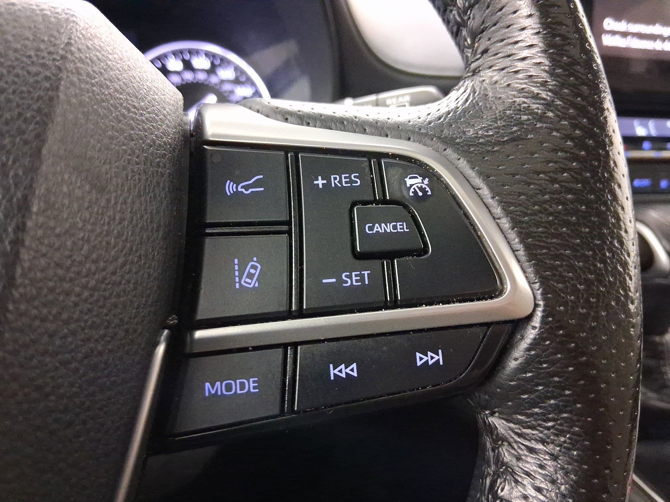 Used 2021 Toyota Sienna Limited image 22