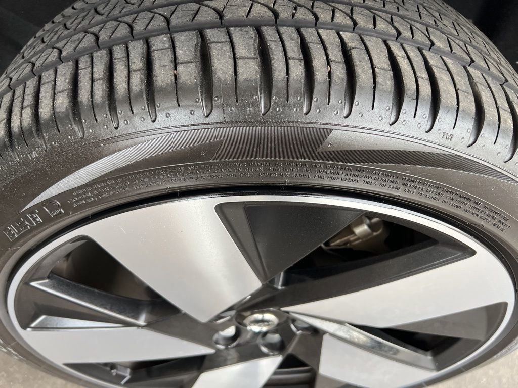 Used 2023 Volvo XC40 Recharge Ultimate w/ Protection Package Premier image 33