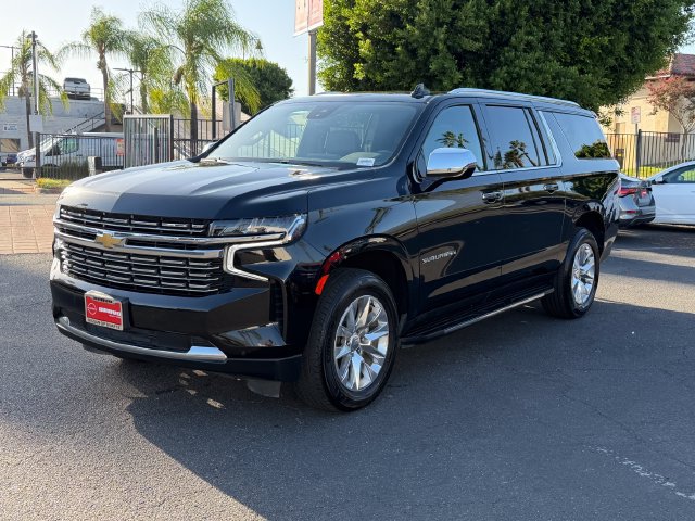 Used 2024 Chevrolet Suburban Premier AWD/4WD image 3