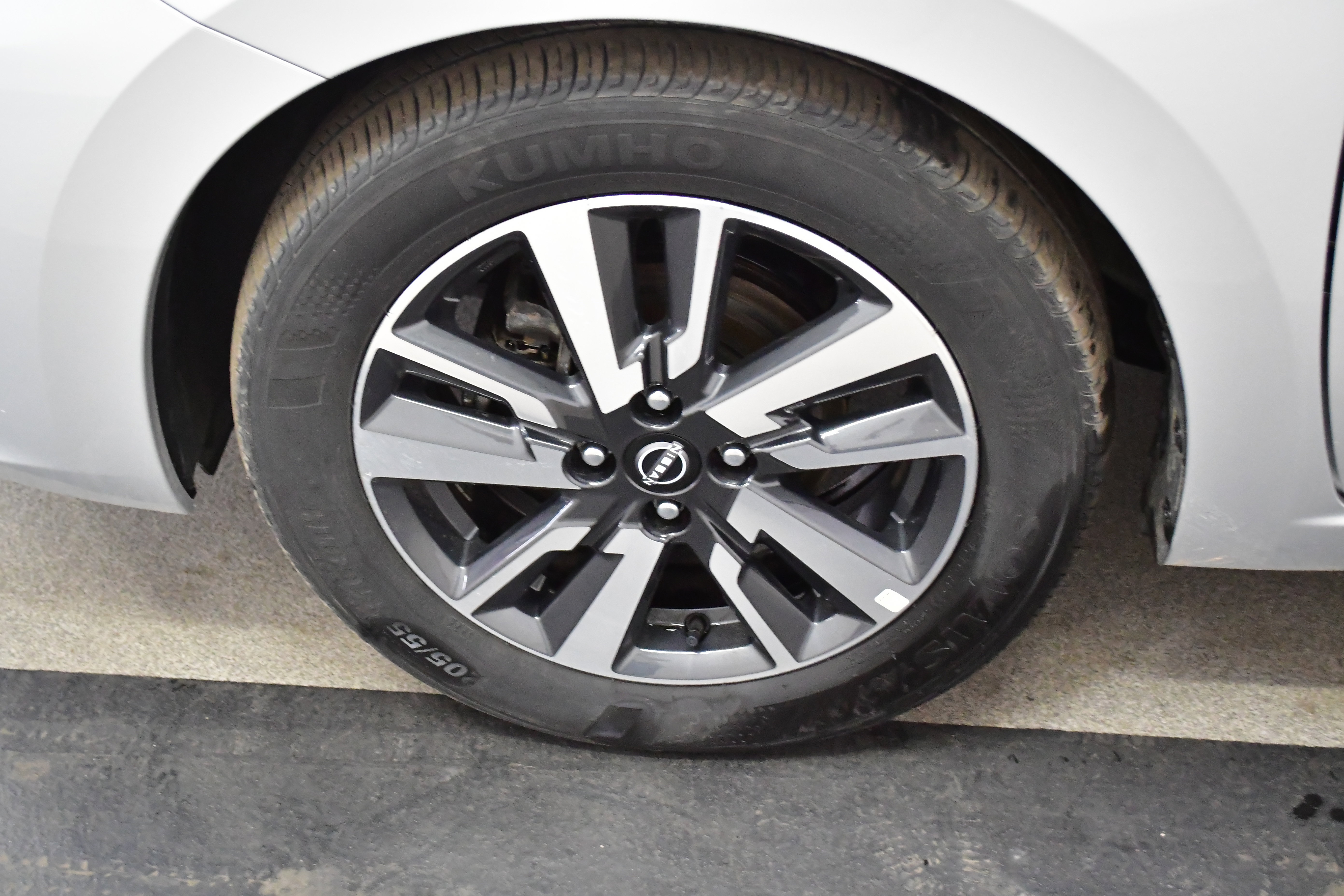 Used 2025 Nissan Versa SV image 55