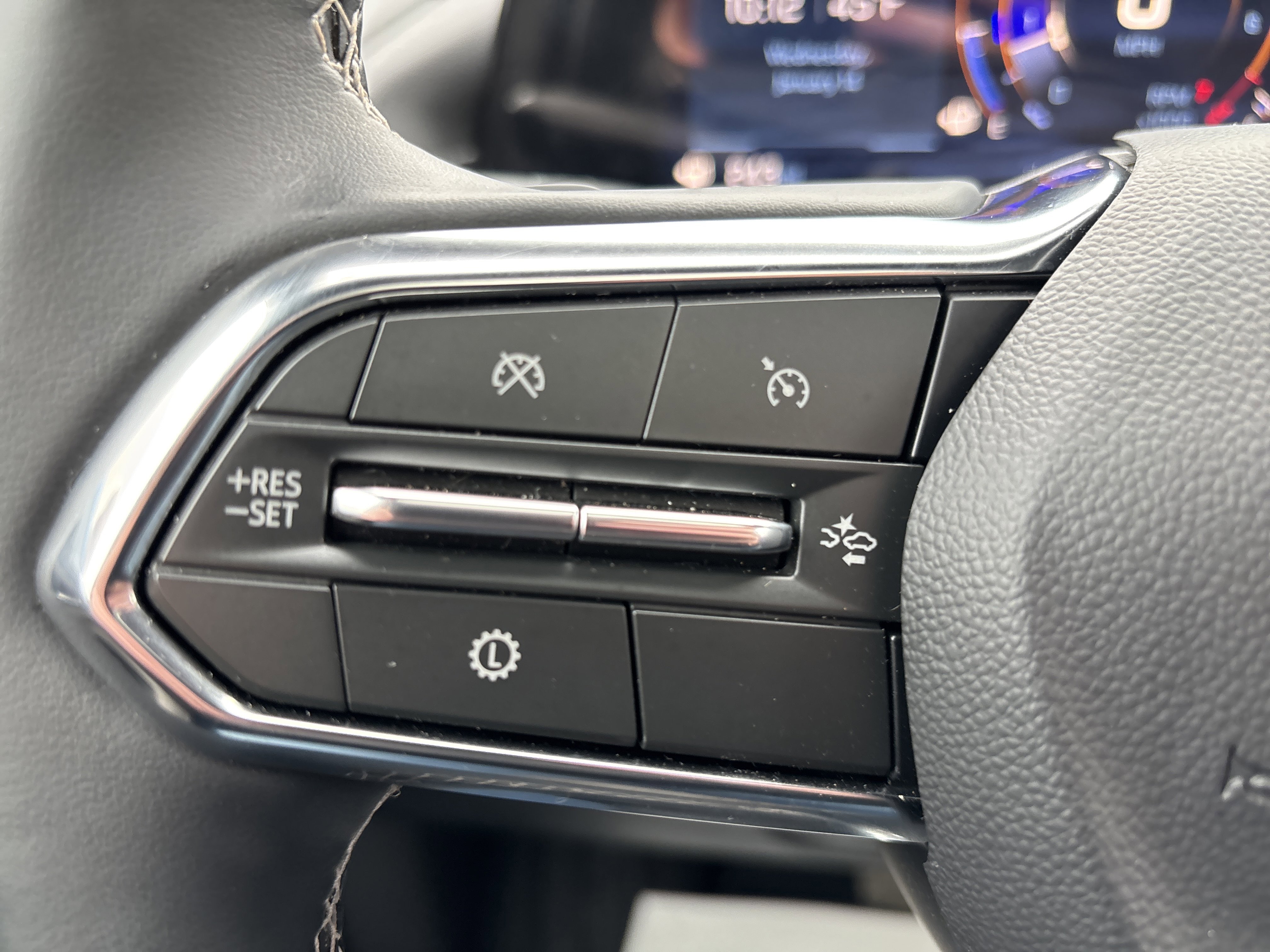 Used 2025 Chevrolet Traverse LT w/ Sun and Wheel Package image 43