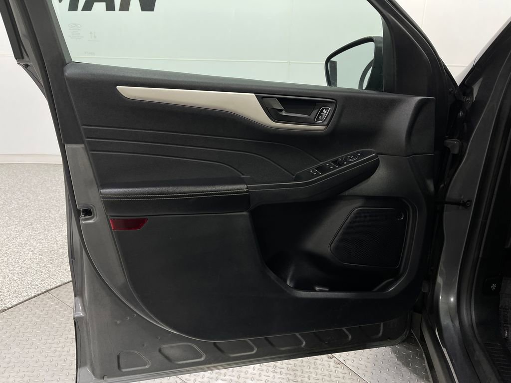 Used 2022 Ford Escape SE w/ Cold Weather Package image 13