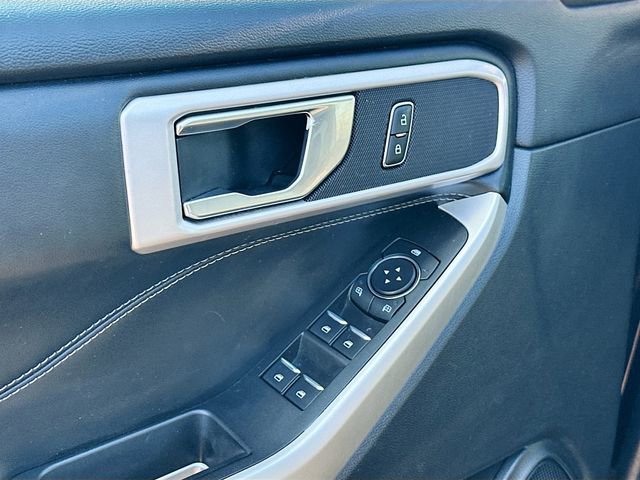 Used 2021 Ford Explorer XLT image 17