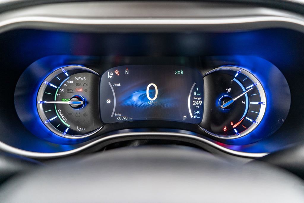Used 2024 Chrysler Pacifica Select image 27