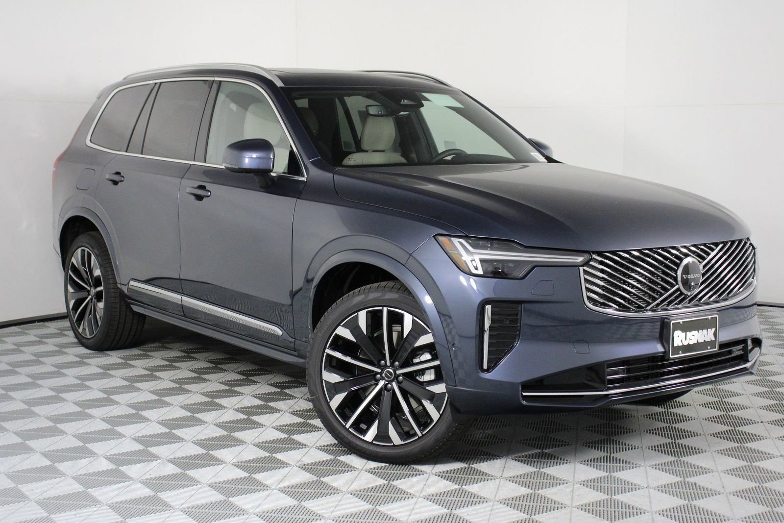 New 2026 Volvo XC90 B6 Plus w/ Protection Package Premier image 19