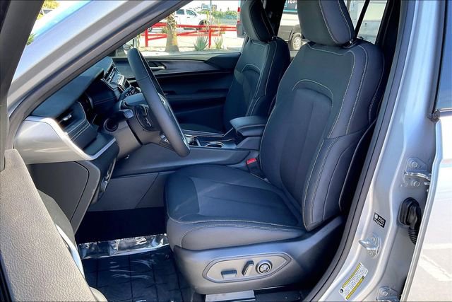 New 2026 Jeep Grand Cherokee Laredo image 8