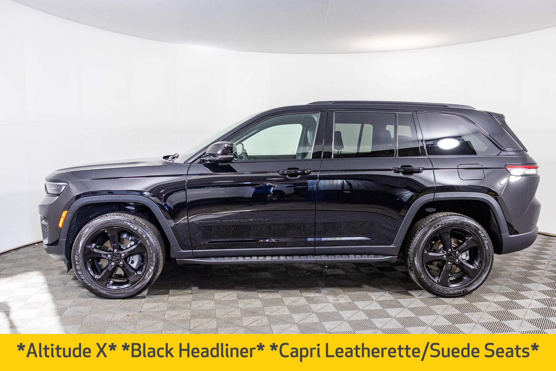 Used 2025 Jeep Grand Cherokee Altitude image 14