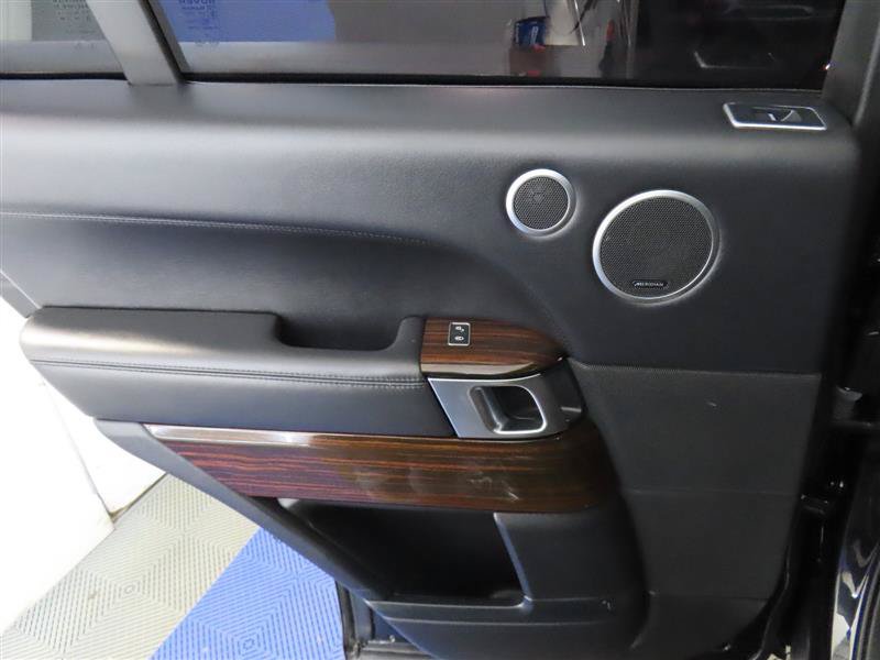 Used 2016 Land Rover Range Rover Supercharged AWD/4WD image 32