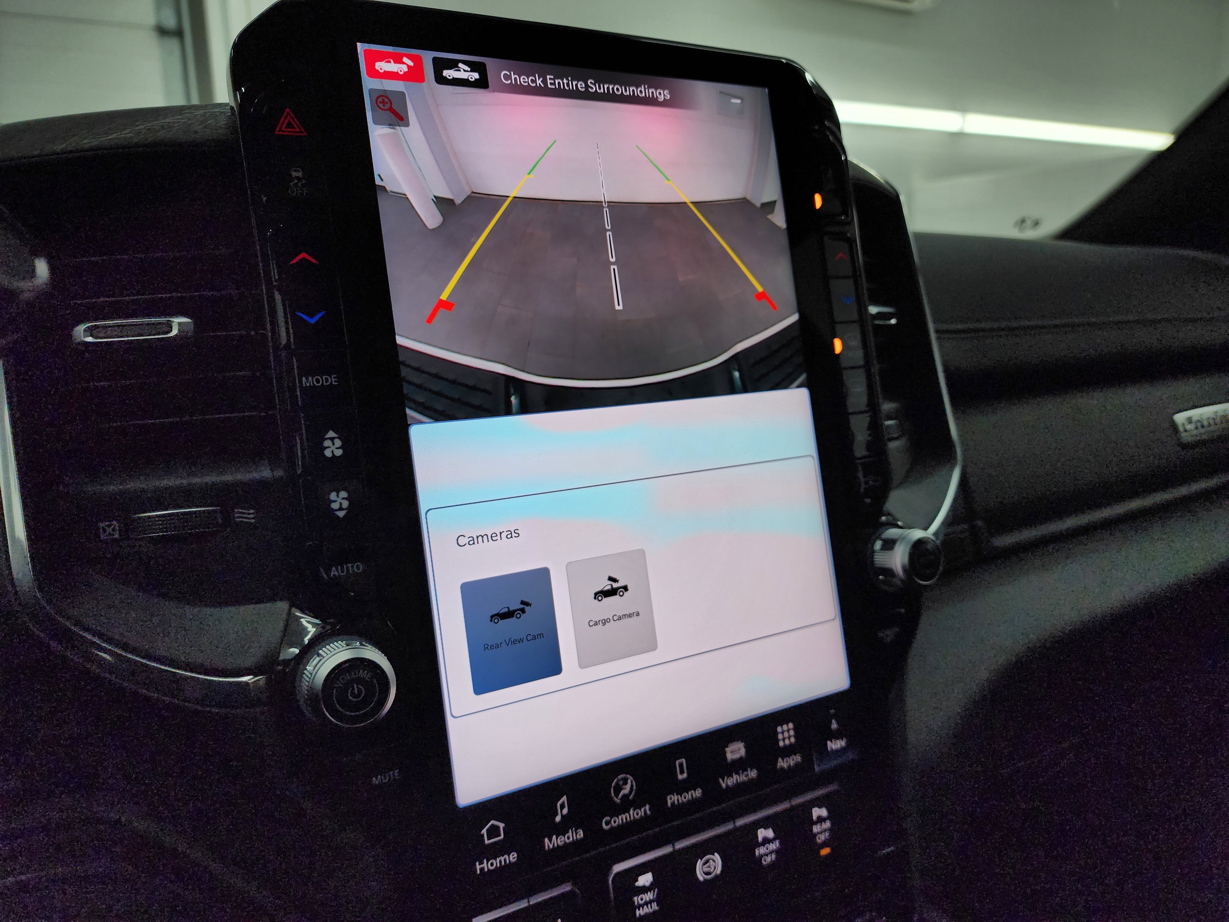 Used 2025 RAM 3500 Laramie image 17