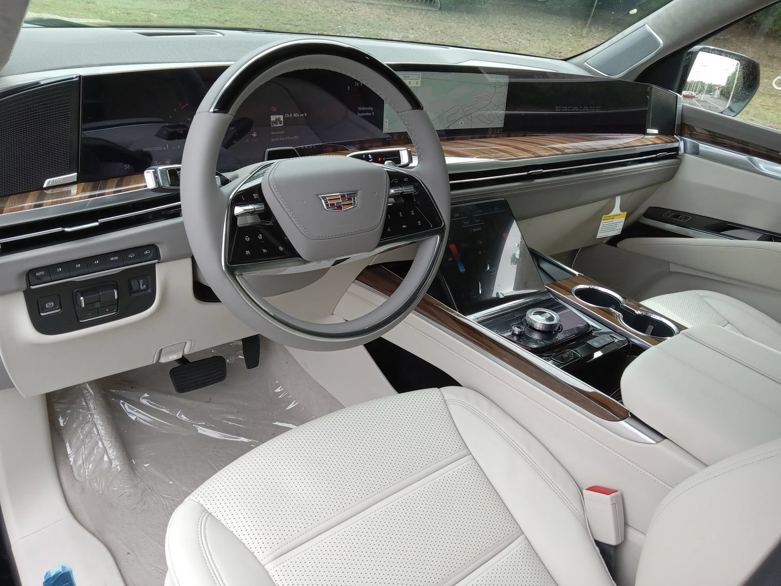 New 2026 Cadillac Escalade ESV Platinum Sport w/ LPO, ONYX Package AWD/4WD image 12