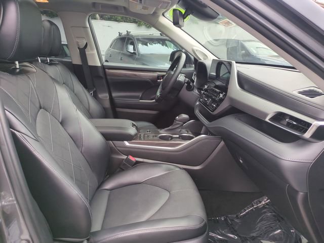 Used 2022 Toyota Highlander Platinum image 30