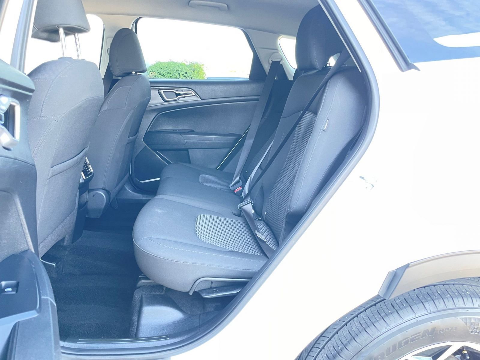 Used 2025 Kia Sportage LX image 37