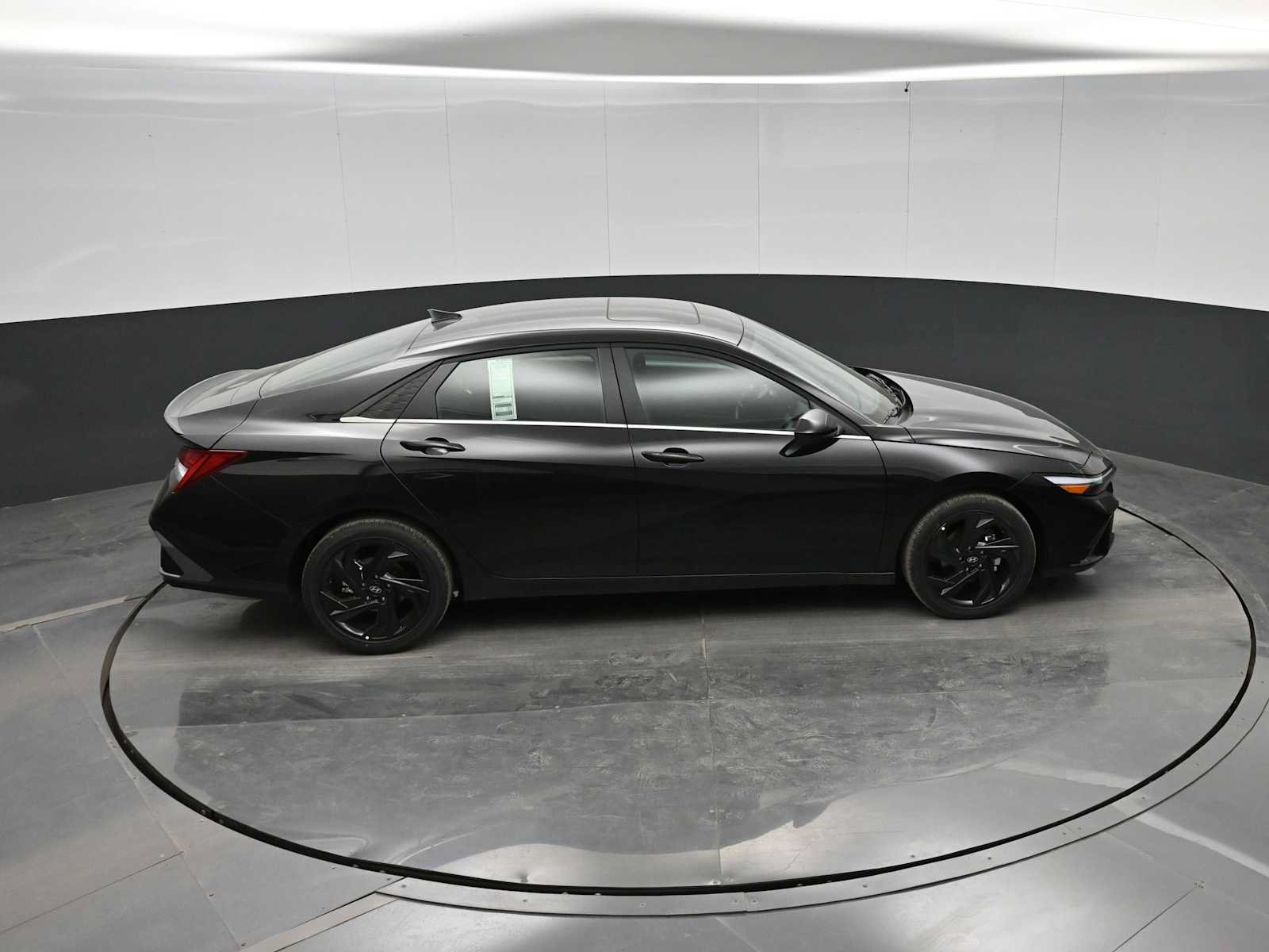 New 2026 Hyundai Elantra SEL Sport FWD image 30