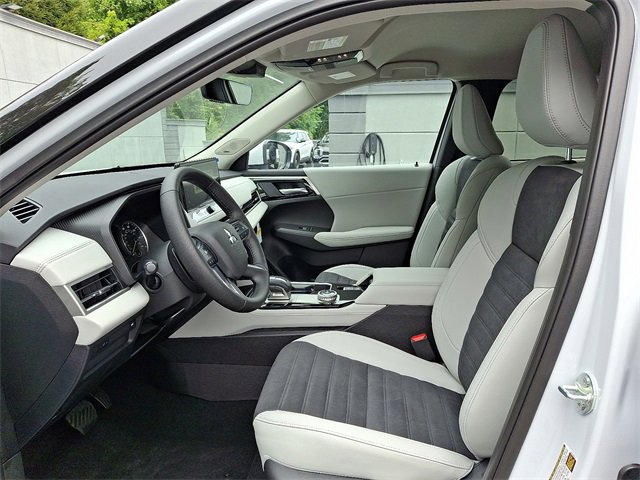 New 2025 Mitsubishi Outlander SE image 6