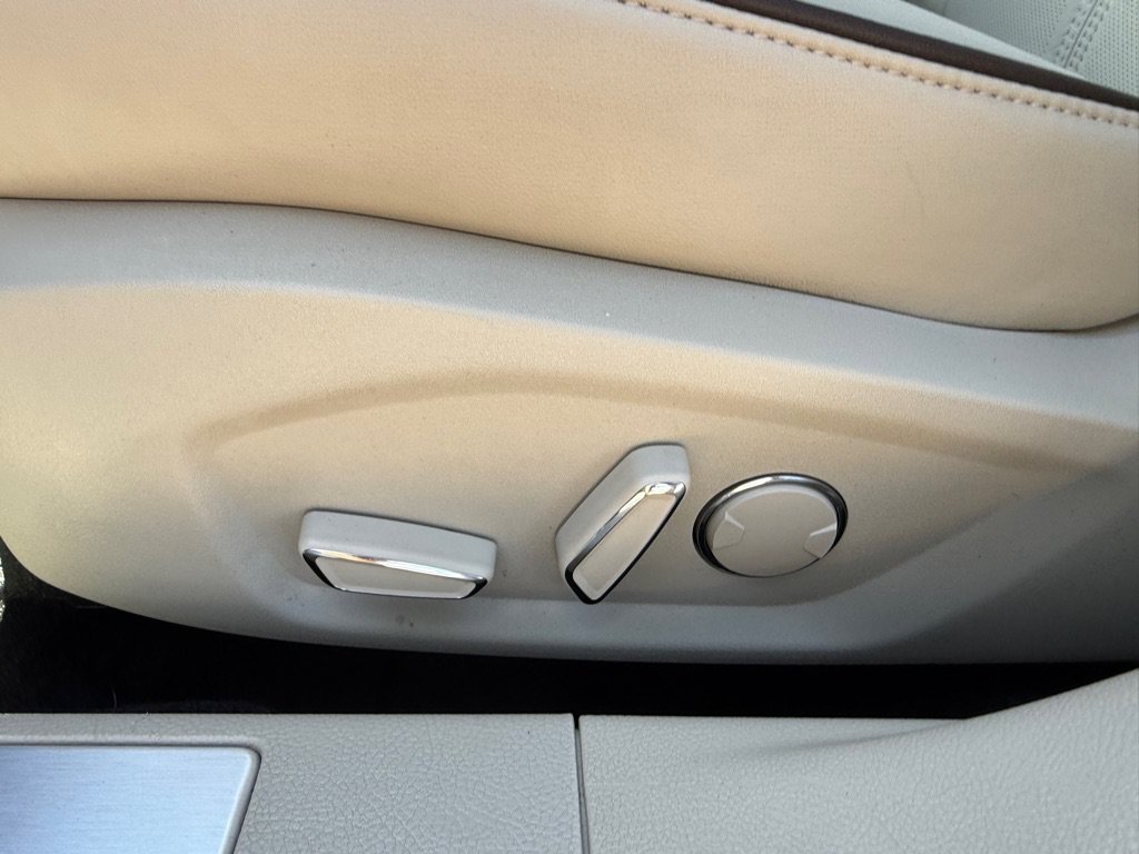 Used 2018 Ford Fusion Energi Platinum FWD image 19
