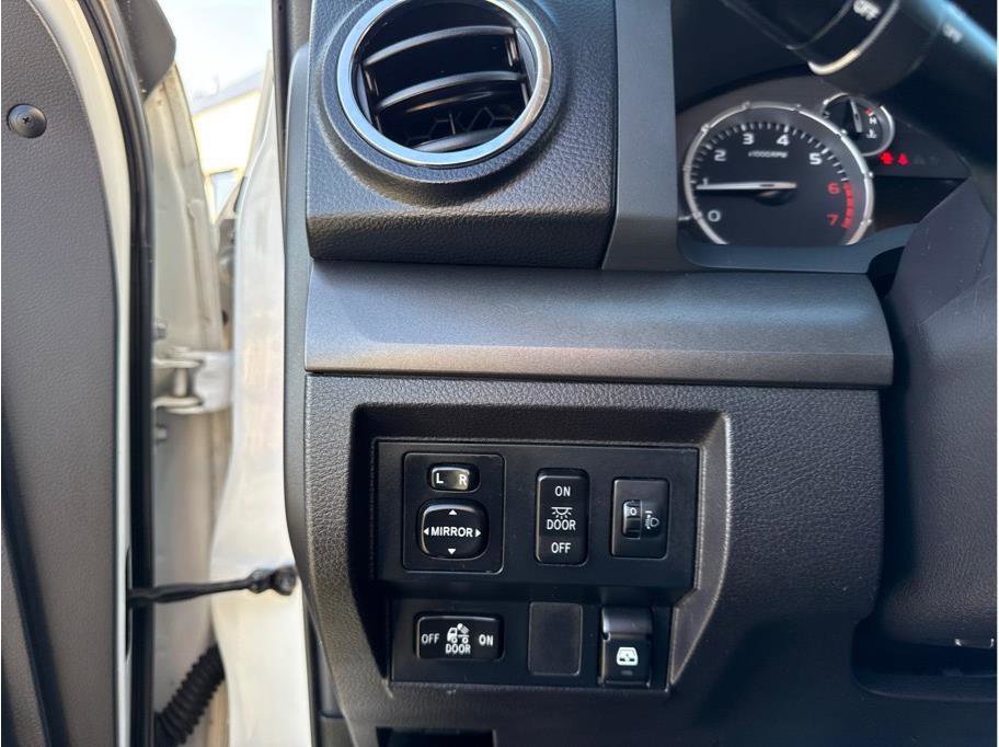 Used 2015 Toyota Tundra SR5 AWD/4WD image 25