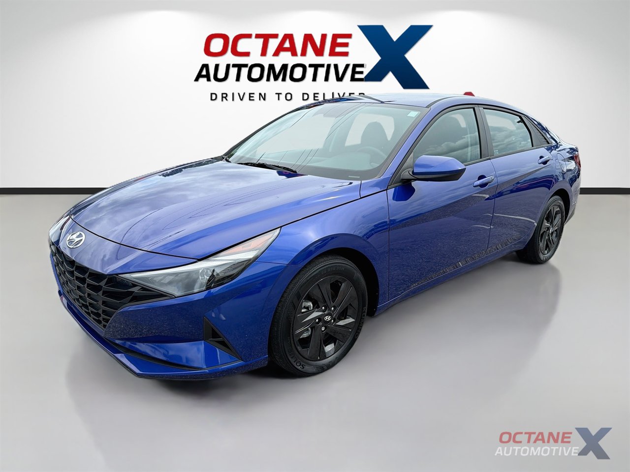 Used 2023 Hyundai Elantra SEL w/ Preferred Accessory Package FWD image 3