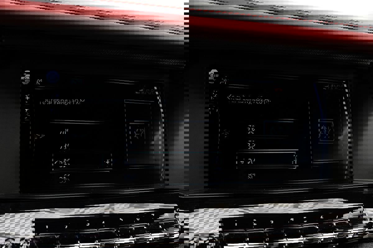 Used 2022 Rolls-Royce Cullinan Black Badge w/ Dark Exterior Package image 23